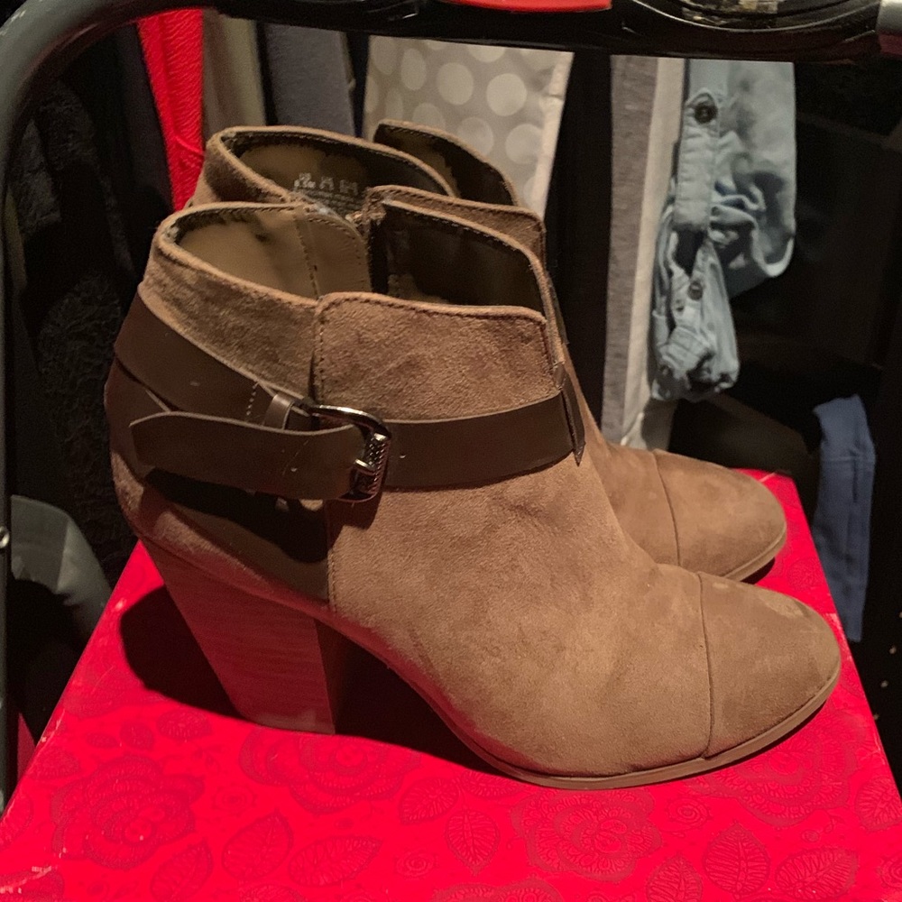 Carlos Santana boots